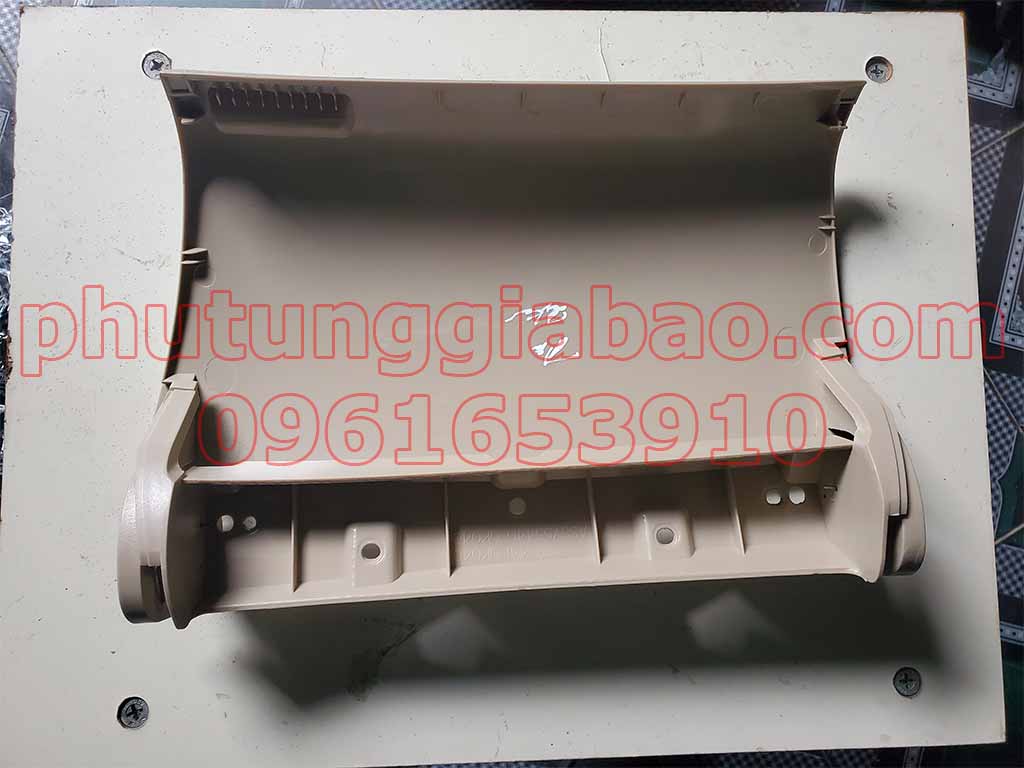 Nắp cốp phụ trên Innova 2006-2015 554400K040E1