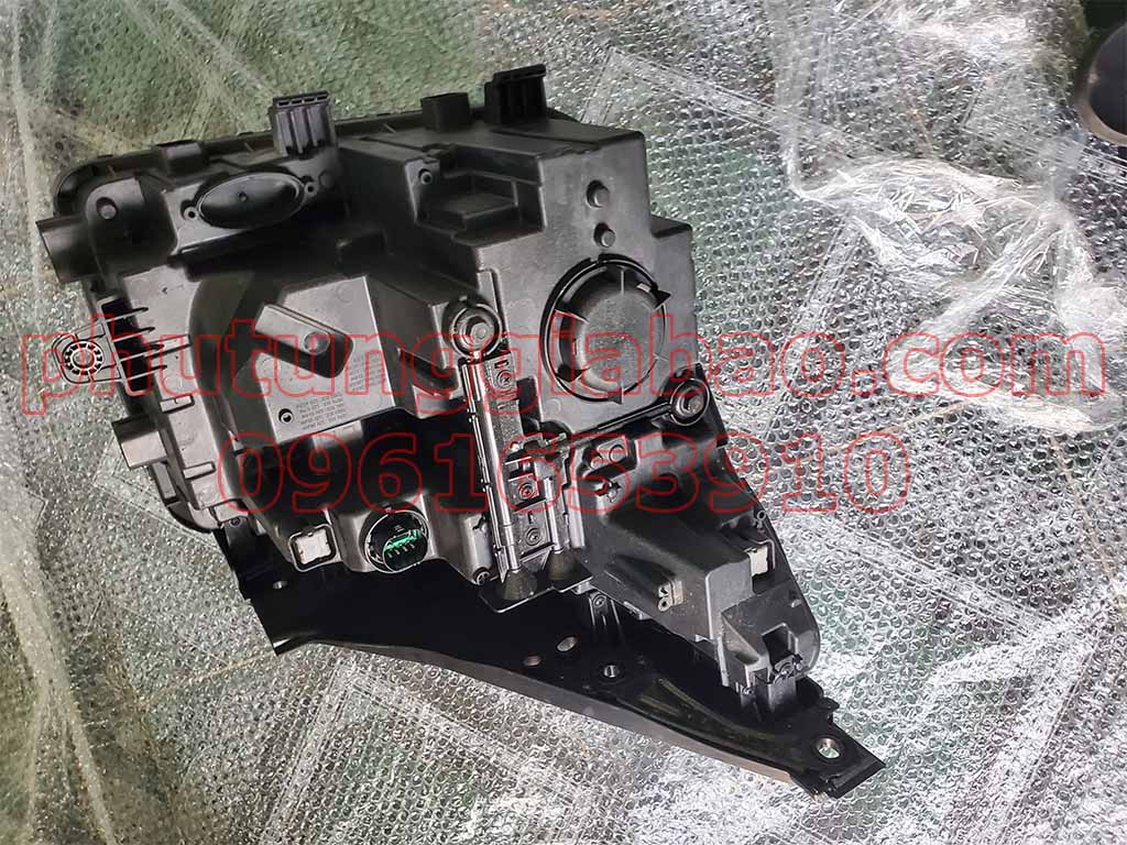 Đèn pha Hyundai Santafe 2021- 2023 92102S1610